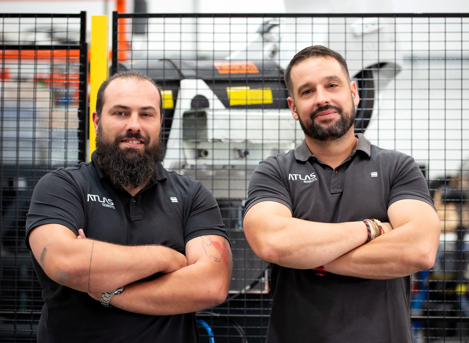 Antonio Blanco y Gonzalo García Santacruz, fundadores de Atlas Robots, en la fábrica de Valdemoro